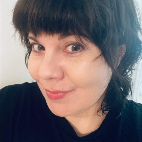 Meet your Posher, Lori - Picture 3 of 3